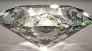 ಎನ್​ಟಿಆರ್ ಜಿಲ್ಲೆ: ಮಳೆಗಾಲ ಬಂತೆಂದರೆ ಸಾಕು ಇಲ್ಲಿನ ಜನ ವಜ್ರದ ಬೇಟೆಯಲ್ಲಿ ತೊಡಗುತ್ತಾರೆ, ಒಬ್ಬರಿಗೆ ಸಿಕ್ಕೇ ಬಿಡ್ತು ಷಟ್​ಭುಜಾಕೃತಿ ಶುದ್ಧ ವಜ್ರ