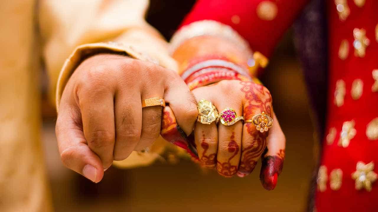 ಉತ್ತರ ಪ್ರದೇಶ: ವರದಕ್ಷಿಣೆಗಾಗಿ ಕಿರುಕುಳ, ಗರ್ಭಿಣಿ ಪತ್ನಿಗೆ ಥಳಿಸಿ, ರಸ್ತೆಯಲ್ಲೇ ತಲಾಖ್ ನೀಡಿದ ಪತಿ ಉತ್ತರ ಪ್ರದೇಶ: ವರದಕ್ಷಿಣೆಗಾಗಿ ಕಿರುಕುಳ, ಗರ್ಭಿಣಿ ಪತ್ನಿಗೆ ಥಳಿಸಿ, ರಸ್ತೆಯಲ್ಲೇ ತಲಾಖ್ ನೀಡಿದ ಪತಿ