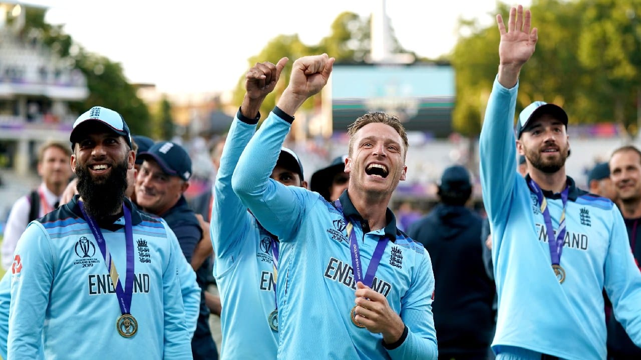 ODI World Cup 2023: ಅದೇ 9 ಆಟಗಾರರು...ಈ ಬಾರಿ ಇಂಗ್ಲೆಂಡ್ ಮತ್ತಷ್ಟು ಬಲಿಷ್ಠ ODI World Cup 2023: ಅದೇ 9 ಆಟಗಾರರು...ಈ ಬಾರಿ ಇಂಗ್ಲೆಂಡ್ ಮತ್ತಷ್ಟು ಬಲಿಷ್ಠ