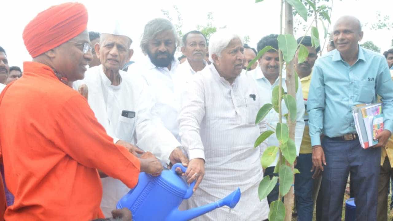 ಪರಿಸರ ಸಂರಕ್ಷಣೆಗೆ ಜಾಗೃತಿ, ಜತೆಗೆ ಜನಾಂದೋಲನ ಅವಶ್ಯಕ: ಸಚಿವ ಈಶ್ವರ ಖಂಡ್ರೆ ಪರಿಸರ ಸಂರಕ್ಷಣೆಗೆ ಜಾಗೃತಿ, ಜತೆಗೆ ಜನಾಂದೋಲನ ಅವಶ್ಯಕ: ಸಚಿವ ಈಶ್ವರ ಖಂಡ್ರೆ