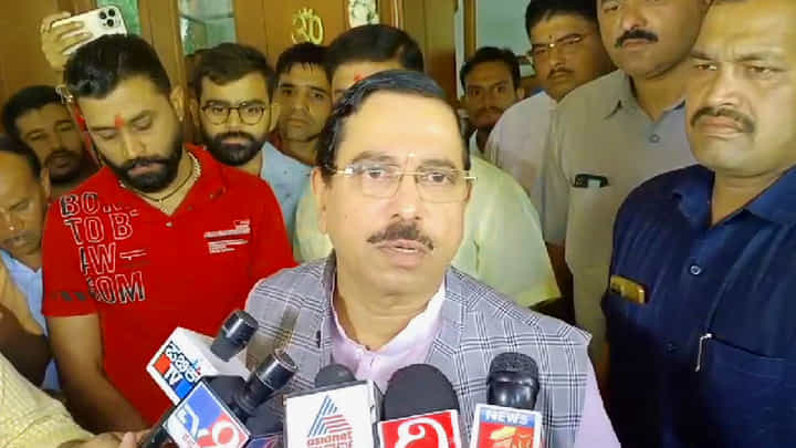 ಶಂಕರ ಪಾಟೀಲ್ ಮುನೇನಕೊಪ್ಪ ಬಿಜೆಪಿ ಬಿಟ್ಟು ಹೋಗುವುದಿಲ್ಲ : ಕೇಂದ್ರ ಸಚಿವ ಪ್ರಲ್ಹಾದ ಜೋಶಿ ವಿಶ್ವಾಸ ಶಂಕರ ಪಾಟೀಲ್ ಮುನೇನಕೊಪ್ಪ ಬಿಜೆಪಿ ಬಿಟ್ಟು ಹೋಗುವುದಿಲ್ಲ : ಕೇಂದ್ರ ಸಚಿವ ಪ್ರಲ್ಹಾದ ಜೋಶಿ ವಿಶ್ವಾಸ