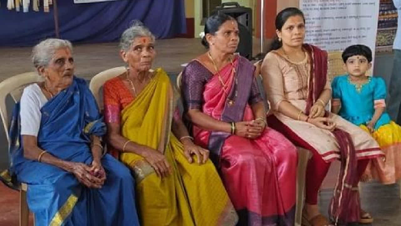 ಅಪರೂಪವಾಗಿ ಮಹತ್ವದ ಅಂಚೆ ಯೋಜನೆಗೆ ನೋಂದಾಯಿಸಿಕೊಂಡ ದೇಶದ ಏಕೈಕ ಐದು ತಲೆಮಾರಿನ ಮಂಗಳೂರು ಕುಟುಂಬ! ಅಪರೂಪವಾಗಿ ಮಹತ್ವದ ಅಂಚೆ ಯೋಜನೆಗೆ ನೋಂದಾಯಿಸಿಕೊಂಡ ದೇಶದ ಏಕೈಕ ಐದು ತಲೆಮಾರಿನ ಮಂಗಳೂರು ಕುಟುಂಬ!