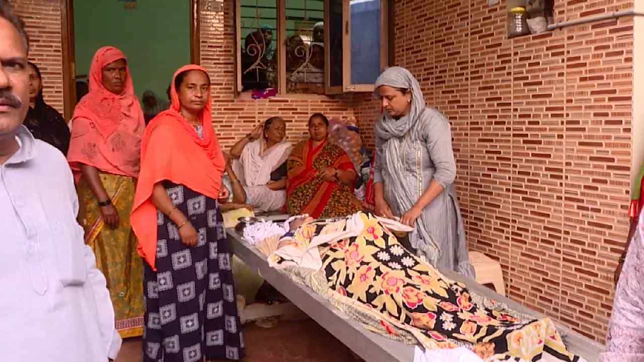 ಗದಗ: ಅಂತ್ಯ ಸಂಸ್ಕಾರದ ಸಿದ್ಧತೆ ವೇಳೆ ಬಯಲಾದ ಮಹಿಳೆಯ ಸಾವಿನ ರಹಸ್ಯ ಗದಗ: ಅಂತ್ಯ ಸಂಸ್ಕಾರದ ಸಿದ್ಧತೆ ವೇಳೆ ಬಯಲಾದ ಮಹಿಳೆಯ ಸಾವಿನ ರಹಸ್ಯ