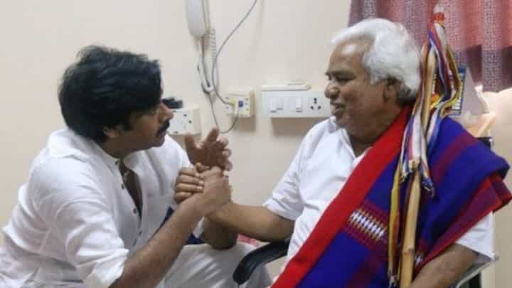 ಗದ್ದರ್ ನಿಧನಕ್ಕೆ ಕಂಬನಿ ಮಿಡಿದ ಪವನ್ ಕಲ್ಯಾಣ್: ಕುಟುಂಬಕ್ಕೆ ಸಾಂತ್ವನ ಗದ್ದರ್ ನಿಧನಕ್ಕೆ ಕಂಬನಿ ಮಿಡಿದ ಪವನ್ ಕಲ್ಯಾಣ್: ಕುಟುಂಬಕ್ಕೆ ಸಾಂತ್ವನ