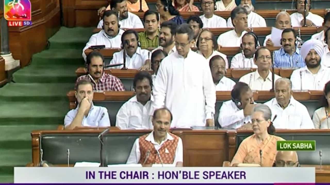 ಅಮಿತ್ ಶಾ ಮಣಿಪುರಕ್ಕೆ ಭೇಟಿ ನೀಡಿದ್ದರು, ನೀವೇಕೆ ಹೋಗಿಲ್ಲ?: ಲೋಕಸಭೆಯಲ್ಲಿ ಪ್ರಧಾನಿಯವರಲ್ಲಿ ಪ್ರಶ್ನೆ ಕೇಳಿದ ಗೌರವ್ ಗೊಗೋಯ್ ಅಮಿತ್ ಶಾ ಮಣಿಪುರಕ್ಕೆ ಭೇಟಿ ನೀಡಿದ್ದರು, ನೀವೇಕೆ ಹೋಗಿಲ್ಲ?: ಲೋಕಸಭೆಯಲ್ಲಿ ಪ್ರಧಾನಿಯವರಲ್ಲಿ ಪ್ರಶ್ನೆ ಕೇಳಿದ ಗೌರವ್ ಗೊಗೋಯ್