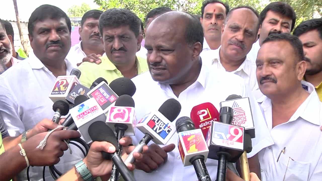 ಆ.23ರಂದು ಸರ್ವಪಕ್ಷ ಸಭೆ: ಊರು ಕೊಳ್ಳೆ ಹೊಡೆದ ಮೇಲೆ ಸಭೆ ಕರೆದರೆ ಏನು ಪ್ರಯೋಜನ ಎಂದ ಕುಮಾರಸ್ವಾಮಿ ಆ.23ರಂದು ಸರ್ವಪಕ್ಷ ಸಭೆ: ಊರು ಕೊಳ್ಳೆ ಹೊಡೆದ ಮೇಲೆ ಸಭೆ ಕರೆದರೆ ಏನು ಪ್ರಯೋಜನ ಎಂದ ಕುಮಾರಸ್ವಾಮಿ