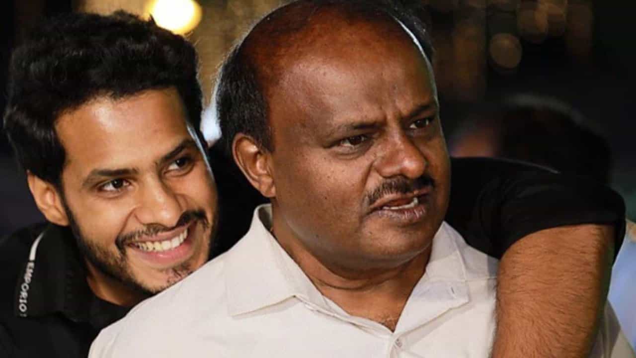 ‘ಕಲಾವಿದನಾಗಿ ಜೀವನ ರೂಪಿಸಿಕೊಳ್ಳುವಂತೆ ನಿಖಿಲ್ಗೆ ಹೇಳಿದ್ದೇನೆ’: ಎಚ್ಡಿ ಕುಮಾರಸ್ವಾಮಿ ‘ಕಲಾವಿದನಾಗಿ ಜೀವನ ರೂಪಿಸಿಕೊಳ್ಳುವಂತೆ ನಿಖಿಲ್ಗೆ ಹೇಳಿದ್ದೇನೆ’: ಎಚ್ಡಿ ಕುಮಾರಸ್ವಾಮಿ