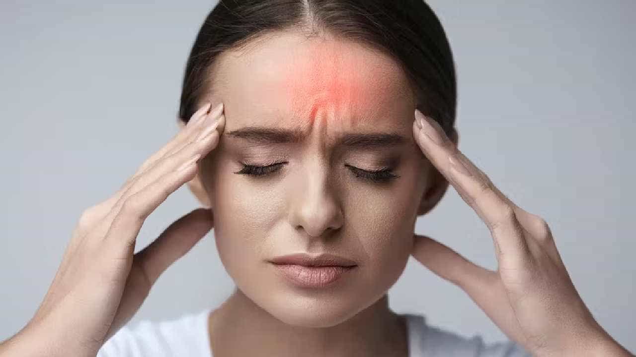 ಪದೇ ಪದೇ ಕಾಣಿಸಿಕೊಳ್ಳುವ ತಲೆ ನೋವು ನಿಮ್ಮ ದಿನವನ್ನು ಹಾಳು ಮಾಡುತ್ತಿದೆಯೇ, ಅದರಿಂದ ಹೊರಬರುವುದು ಹೇಗೆ? ಪದೇ ಪದೇ ಕಾಣಿಸಿಕೊಳ್ಳುವ ತಲೆ ನೋವು ನಿಮ್ಮ ದಿನವನ್ನು ಹಾಳು ಮಾಡುತ್ತಿದೆಯೇ, ಅದರಿಂದ ಹೊರಬರುವುದು ಹೇಗೆ?