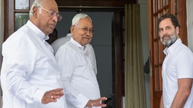 ವಿಪಕ್ಷಗಳ ಇಂಡಿಯಾ ಮೈತ್ರಿಕೂಟಕ್ಕೆ ಸಂಚಾಲಕರು ಇರಲ್ಲ, 11 ಜನರ ಸಮಿತಿ ಮಾತ್ರ ವಿಪಕ್ಷಗಳ ಇಂಡಿಯಾ ಮೈತ್ರಿಕೂಟಕ್ಕೆ ಸಂಚಾಲಕರು ಇರಲ್ಲ, 11 ಜನರ ಸಮಿತಿ ಮಾತ್ರ