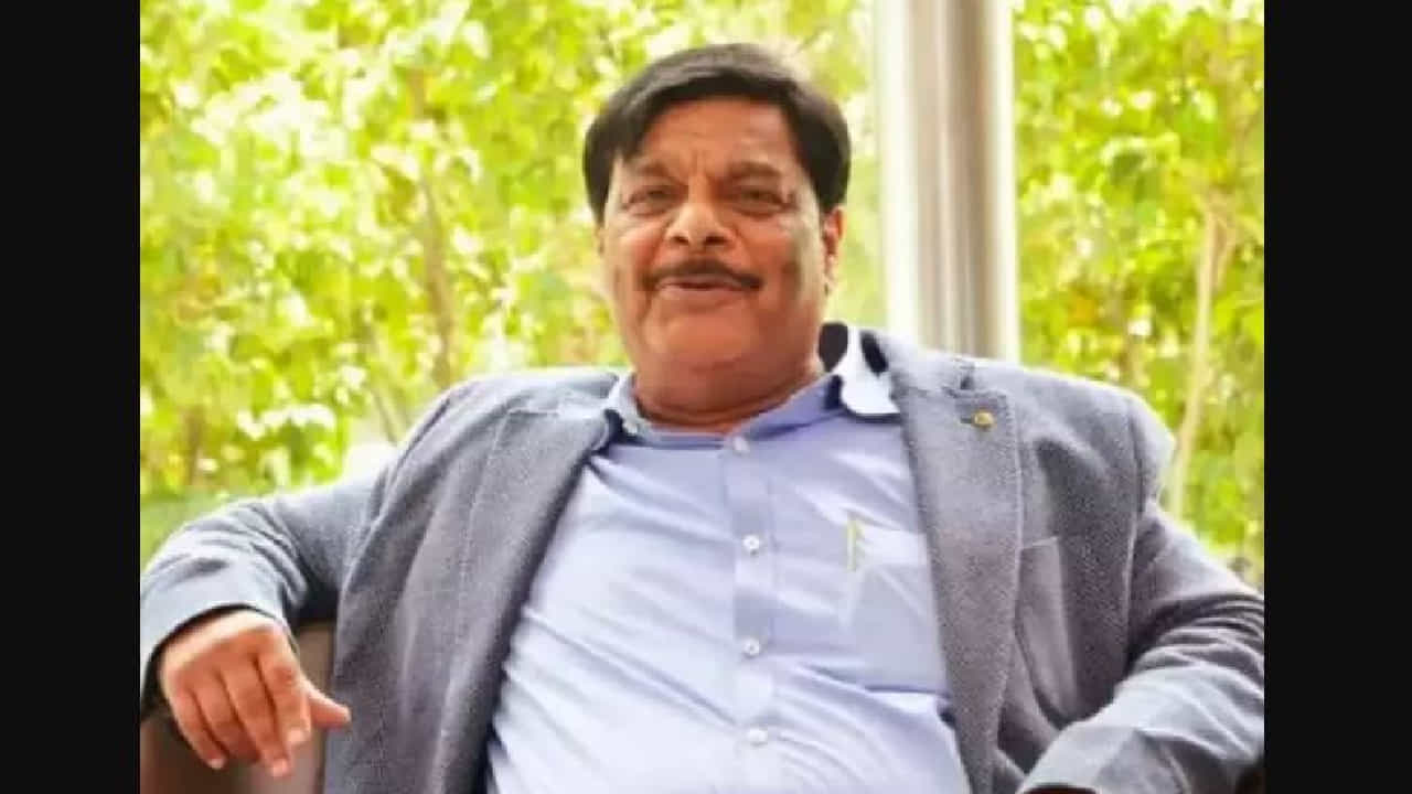 77 Independence Day: ಮೈಸೂರಿನಲ್ಲಿ ಬಿಸಿಲೋ ಬಿಸಿಲು, ಸಚಿವ ಡಾ ಹೆಚ್ ಸಿ ಮಹದೇವಪ್ಪ ಸುಸ್ತೋ ಸುಸ್ತು! ಭಾಷಣ ಓದಿ ಸುಸ್ತಾಗಿ ಕುಳಿತ ‘ಡಾಕ್ಟರ್’ 77 Independence Day: ಮೈಸೂರಿನಲ್ಲಿ ಬಿಸಿಲೋ ಬಿಸಿಲು, ಸಚಿವ ಡಾ ಹೆಚ್ ಸಿ ಮಹದೇವಪ್ಪ ಸುಸ್ತೋ ಸುಸ್ತು! ಭಾಷಣ ಓದಿ ಸುಸ್ತಾಗಿ ಕುಳಿತ ‘ಡಾಕ್ಟರ್’