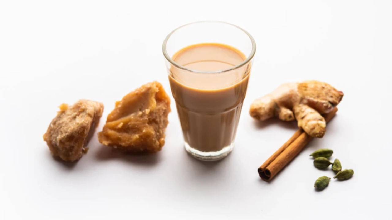 Jaggery tea for weight loss: ಬೆಲ್ಲದ ಚಹಾ ಕುಡಿಯುವುದರಿಂದ ಸಿಗುವ ಆರೋಗ್ಯ ಪ್ರಯೋಜನಗಳೇನು? ತೂಕ ಇಳಿಸಿಕೊಳ್ಳಲು ಹೇಗೆ ಸಹಕಾರಿ? Jaggery tea for weight loss: ಬೆಲ್ಲದ ಚಹಾ ಕುಡಿಯುವುದರಿಂದ ಸಿಗುವ ಆರೋಗ್ಯ ಪ್ರಯೋಜನಗಳೇನು? ತೂಕ ಇಳಿಸಿಕೊಳ್ಳಲು ಹೇಗೆ ಸಹಕಾರಿ?