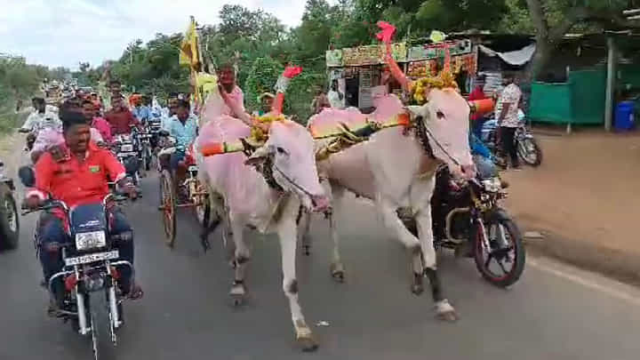 Ploughing: 9 ಎಕರೆ ಜಮೀನು ಹರಗಿದ ಜೋಡೆತ್ತು, ಬಳಿಕ 36 ಕಿಮೀ ದೂರ ಓಡೋಡಿ ಬನಶಂಕರಿ ದೇವಿಯ ದರ್ಶನ ಪಡೆದವು! Ploughing: 9 ಎಕರೆ ಜಮೀನು ಹರಗಿದ ಜೋಡೆತ್ತು, ಬಳಿಕ 36 ಕಿಮೀ ದೂರ ಓಡೋಡಿ ಬನಶಂಕರಿ ದೇವಿಯ ದರ್ಶನ ಪಡೆದವು!