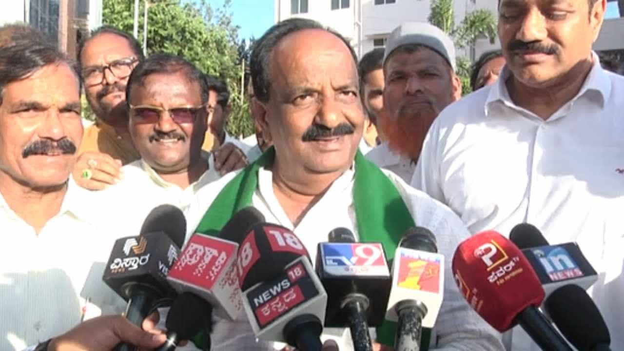 16ರಿಂದ 18 ಶಾಸಕರು ಕಾಂಗ್ರೆಸ್ಗೆ ಸೇರ್ಪಡೆ ಆಗಬಹುದು, ಪ್ರಲ್ಹಾದ ಜೋಶಿ ಬರ್ತೀನಿ ಅಂದ್ರೂ ಬೇಡ ಅನ್ನಲ್ಲ: ಶಾಸಕ ಕೋನರೆಡ್ಡಿ 16ರಿಂದ 18 ಶಾಸಕರು ಕಾಂಗ್ರೆಸ್ಗೆ ಸೇರ್ಪಡೆ ಆಗಬಹುದು, ಪ್ರಲ್ಹಾದ ಜೋಶಿ ಬರ್ತೀನಿ ಅಂದ್ರೂ ಬೇಡ ಅನ್ನಲ್ಲ: ಶಾಸಕ ಕೋನರೆಡ್ಡಿ