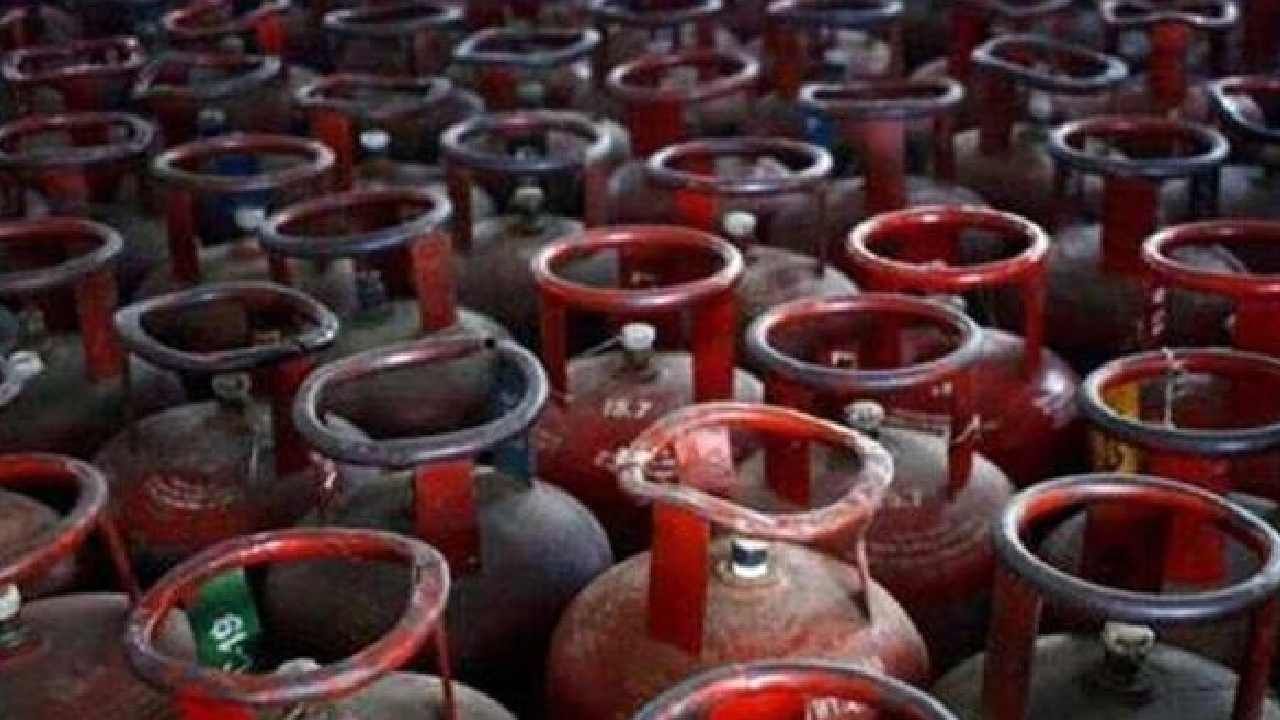 LPG Price: ವಾಣಿಜ್ಯ ಬಳಕೆಯ ಎಲ್​ಪಿಜಿ ಗ್ಯಾಸ್​ ಸಿಲಿಂಡರ್ ಬೆಲೆಯಲ್ಲಿ ಭಾರಿ ಕಡಿತ