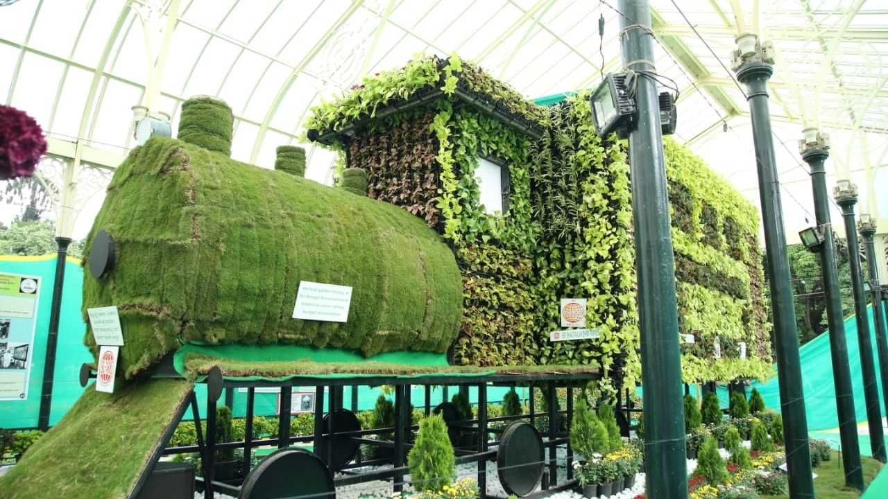 Bengaluru Lalbagh flower show first day 27 thousand people visited here photos
