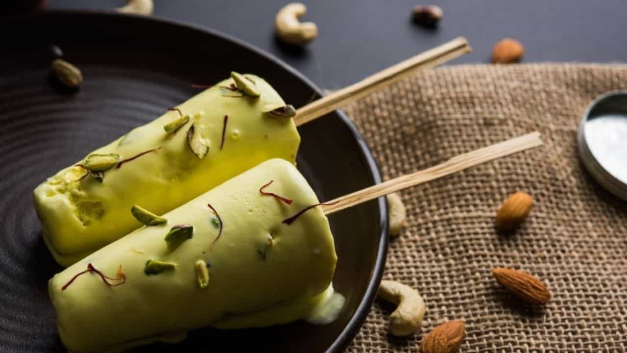 Pista Kulfi: ಈ ರಕ್ಷಾಬಂಧನದಂದು ನಿಮ್ಮ ಅಣ್ಣನಿಗೆ ಮನೆಯಲ್ಲಿಯೇ ಪಿಸ್ತಾ ಕುಲ್ಫಿ ತಯಾರಿಸಿ Pista Kulfi: ಈ ರಕ್ಷಾಬಂಧನದಂದು ನಿಮ್ಮ ಅಣ್ಣನಿಗೆ ಮನೆಯಲ್ಲಿಯೇ ಪಿಸ್ತಾ ಕುಲ್ಫಿ ತಯಾರಿಸಿ