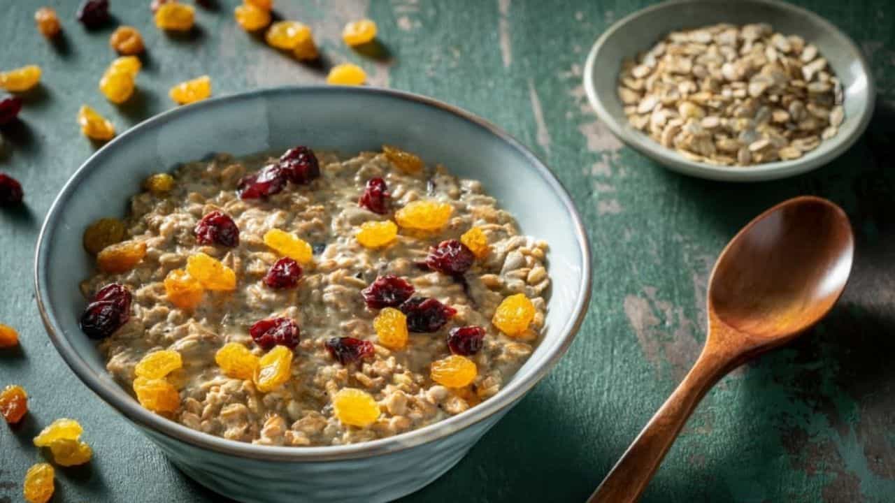 Healthy Oats Recipe: ಬೆಳಗ್ಗಿನ ಉಪಹಾರಕ್ಕೆ ತಯಾರಿಸಿ ಆರೋಗ್ಯಕರ ಓಟ್ಸ್ ರೆಸಿಪಿ Healthy Oats Recipe: ಬೆಳಗ್ಗಿನ ಉಪಹಾರಕ್ಕೆ ತಯಾರಿಸಿ ಆರೋಗ್ಯಕರ ಓಟ್ಸ್ ರೆಸಿಪಿ