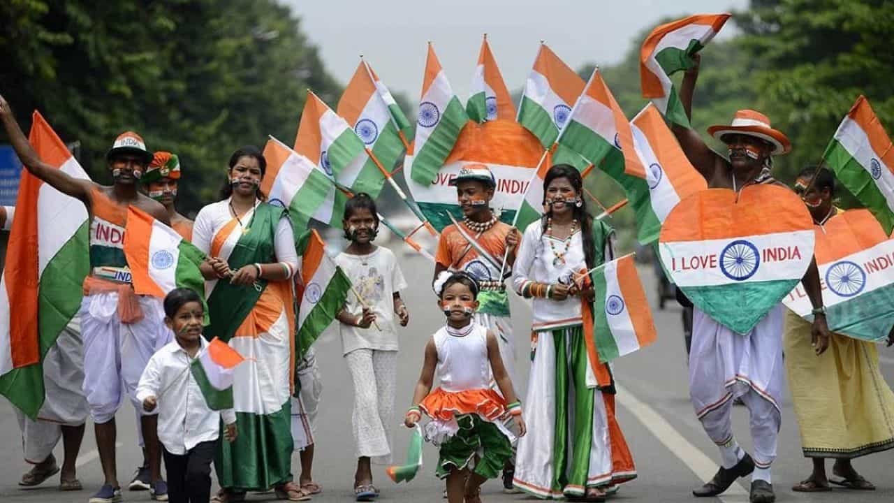 Independence Day 2023: ಭಾರತದ ಸ್ವಾತಂತ್ರ್ಯದ ಬಗ್ಗೆ ನಿಮ್ಮ ಮಗುವಿಗೆ ಕಲಿಸಲು ಅತ್ಯುತ್ತಮ ಮಾರ್ಗಗಳು Independence Day 2023: ಭಾರತದ ಸ್ವಾತಂತ್ರ್ಯದ ಬಗ್ಗೆ ನಿಮ್ಮ ಮಗುವಿಗೆ ಕಲಿಸಲು ಅತ್ಯುತ್ತಮ ಮಾರ್ಗಗಳು