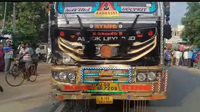 ಹೆದ್ದಾರಿಯಲ್ಲಿ ಮತ್ತೊಂದು ಭೀಕರ ಅಪಘಾತ: ಲಾರಿ ಡಿಕ್ಕಿ ಹೊಡೆದು ಆಟೋದಲ್ಲಿದ್ದ ನಾಲ್ಕು ಮಂದಿ ಸಾವು
