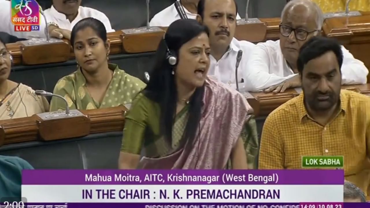 ಫ್ಲೈಯಿಂಗ್ ಕಿಸ್ ಬಗ್ಗೆ ಆಕ್ಷೇಪ ವ್ಯಕ್ತಪಡಿಸುತ್ತೀರಿ, ಆದರೆ ಲೈಂಗಿಕ ಕಿರುಕುಳ ನೀಡಿದ ಸಂಸದರ ಬಗ್ಗೆ ಯಾಕೆ ಮಾತನಾಡಲ್ಲ?: ಮಹುವಾ ಮೊಯಿತ್ರಾ ಫ್ಲೈಯಿಂಗ್ ಕಿಸ್ ಬಗ್ಗೆ ಆಕ್ಷೇಪ ವ್ಯಕ್ತಪಡಿಸುತ್ತೀರಿ, ಆದರೆ ಲೈಂಗಿಕ ಕಿರುಕುಳ ನೀಡಿದ ಸಂಸದರ ಬಗ್ಗೆ ಯಾಕೆ ಮಾತನಾಡಲ್ಲ?: ಮಹುವಾ ಮೊಯಿತ್ರಾ