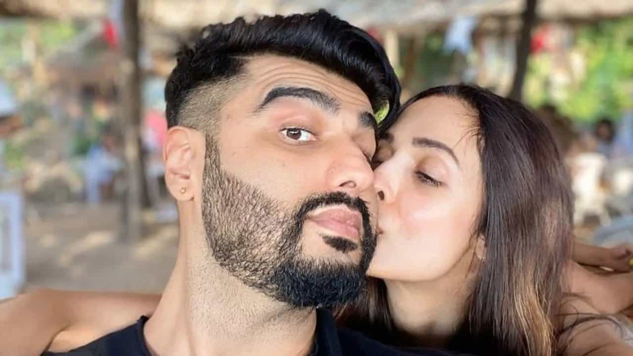 ನಿಜವಾಯ್ತು ಬ್ರೇಕಪ್ ವಿಚಾರ? ಕಪೂರ್ ಕುಟುಂಬದವರನ್ನು ಅನ್ಫಾಲೋ ಮಾಡಿದ ಮಲೈಕಾ ಅರೋರಾ ನಿಜವಾಯ್ತು ಬ್ರೇಕಪ್ ವಿಚಾರ? ಕಪೂರ್ ಕುಟುಂಬದವರನ್ನು ಅನ್ಫಾಲೋ ಮಾಡಿದ ಮಲೈಕಾ ಅರೋರಾ