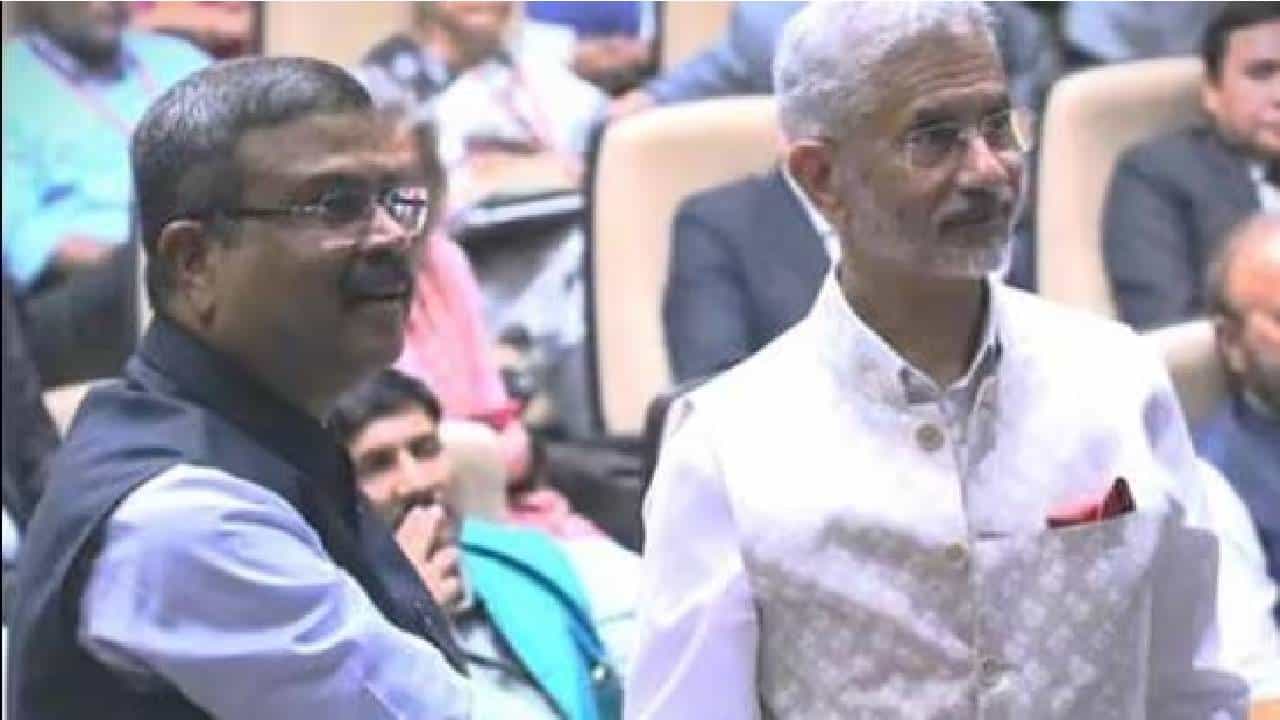 ವಿದೇಶಿ ವಿದ್ಯಾರ್ಥಿಗಳಿಗಾಗಿ ಹೊಸ ಪೋರ್ಟಲ್ ಲಾಂಚ್ ಮಾಡಿದ ಶಿಕ್ಷಣ ಸಚಿವಾಲಯ; ಎಸ್ಐಐ ವಿಶೇಷತೆಗಳ ಬಗ್ಗೆ ತಿಳಿಯಿರಿ ವಿದೇಶಿ ವಿದ್ಯಾರ್ಥಿಗಳಿಗಾಗಿ ಹೊಸ ಪೋರ್ಟಲ್ ಲಾಂಚ್ ಮಾಡಿದ ಶಿಕ್ಷಣ ಸಚಿವಾಲಯ; ಎಸ್ಐಐ ವಿಶೇಷತೆಗಳ ಬಗ್ಗೆ ತಿಳಿಯಿರಿ