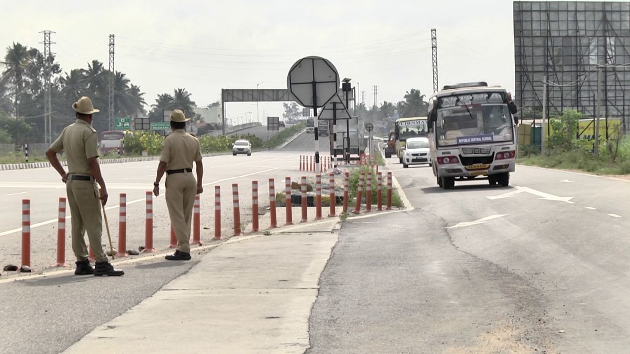 ಆದೇಶಕ್ಕೆ ಕ್ಯಾರೇ ಎನ್ನದ ಆಟೋ-ಬೈಕ್: ಮೈಸೂರು-ಬೆಂಗಳೂರು ಎಕ್ಸ್ಪ್ರೆಸ್ ಹೈವೇನಲ್ಲಿ ಓಡಾಟ, ಸ್ಥಳಕ್ಕೆ ಡಿಸಿಪಿ ಜಾಹ್ನವಿ ಭೇಟಿ