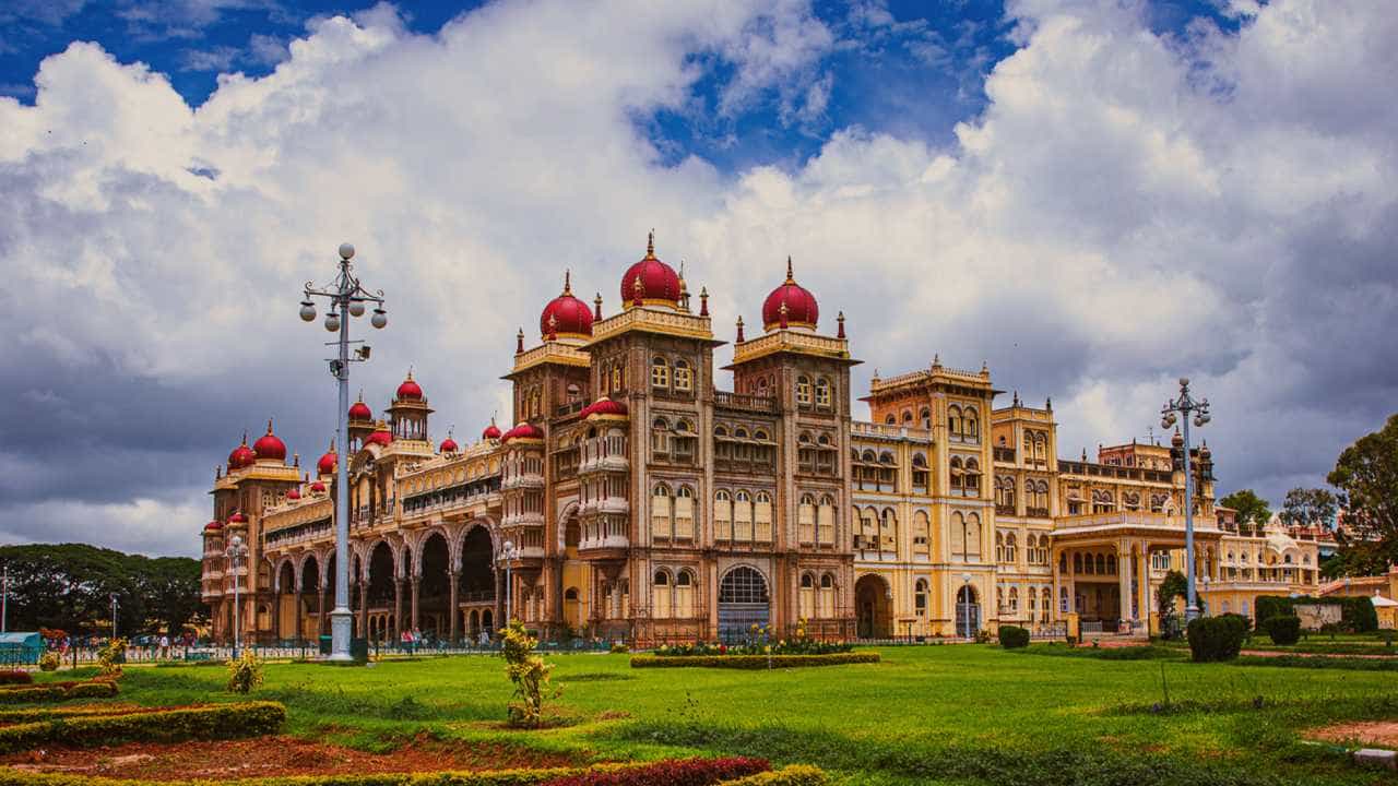 ಮೈಸೂರು ಅರಮನೆ ಹೊರಾಂಗಣದಲ್ಲಿ ಡ್ರೋನ್ ಕ್ಯಾಮರಾ ಬಳಕೆಗೆ ನಿರ್ಬಂಧ: ಆಡಳಿತ ಮಂಡಳಿಯಿಂದ ಆದೇಶ ಮೈಸೂರು ಅರಮನೆ ಹೊರಾಂಗಣದಲ್ಲಿ ಡ್ರೋನ್ ಕ್ಯಾಮರಾ ಬಳಕೆಗೆ ನಿರ್ಬಂಧ: ಆಡಳಿತ ಮಂಡಳಿಯಿಂದ ಆದೇಶ
