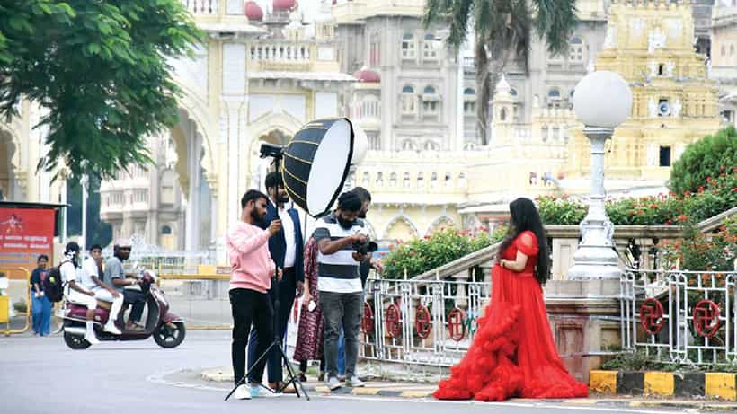 ಮೈಸೂರಿನಲ್ಲಿ ಹೆಚ್ಚಿದ ಪ್ರಿ ವೆಡ್ಡಿಂಗ್, ಪ್ರೆಗ್ನೆನ್ಸಿ ಫೋಟೋಶೂಟ್: ಟ್ರಾಫಿಕ್ ಕಿರಿಕಿರಿ