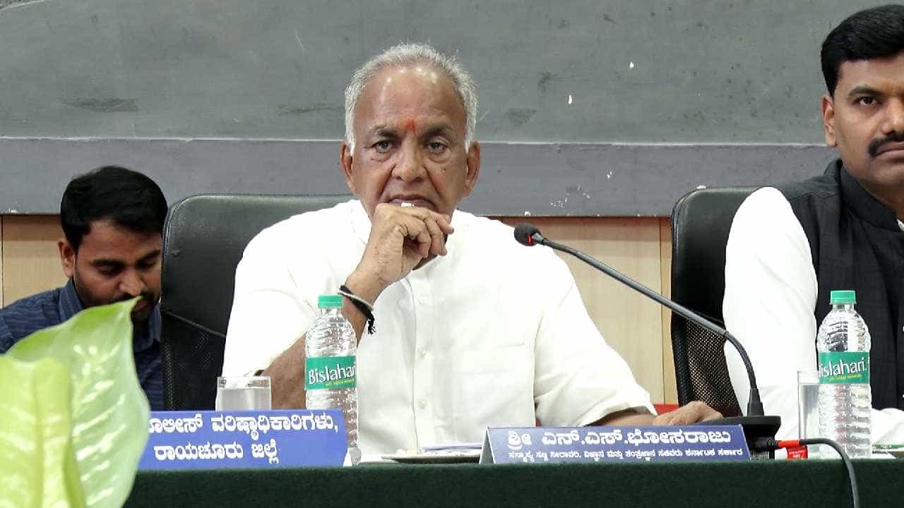 ರಾಯಚೂರು ಅಕ್ರಮ ಮರಳುಗಾರಿಕೆಯ ಕಿಂಗ್ ಪಿನ್ ಬೋಸರಾಜು ಪುತ್ರ: ಜೆಡಿಎಸ್ ಆರೋಪ ರಾಯಚೂರು ಅಕ್ರಮ ಮರಳುಗಾರಿಕೆಯ ಕಿಂಗ್ ಪಿನ್ ಬೋಸರಾಜು ಪುತ್ರ: ಜೆಡಿಎಸ್ ಆರೋಪ