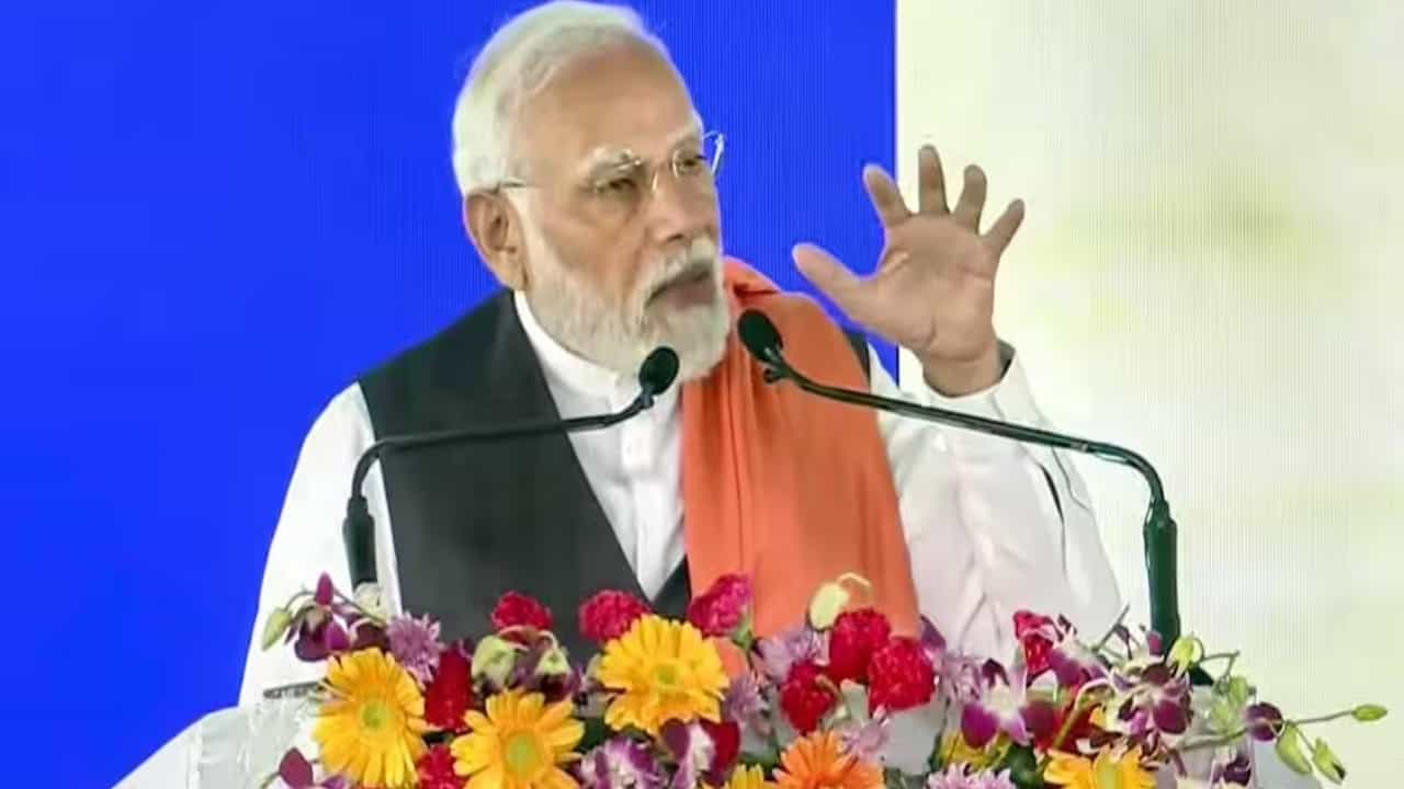 ‘ಮತ ಚಲಾಯಿಸುವಾಗ ಜೈ ಬಜರಂಗ ಬಲಿ ಎಂದು ಇವಿಎಂ ಗುಂಡಿ ಒತ್ತಿ’; ಮೋದಿ ಹೇಳಿಕೆಗೆ ಪಂಜಾಬ್ನಲ್ಲಿ ದೂರು ‘ಮತ ಚಲಾಯಿಸುವಾಗ ಜೈ ಬಜರಂಗ ಬಲಿ ಎಂದು ಇವಿಎಂ ಗುಂಡಿ ಒತ್ತಿ’; ಮೋದಿ ಹೇಳಿಕೆಗೆ ಪಂಜಾಬ್ನಲ್ಲಿ ದೂರು