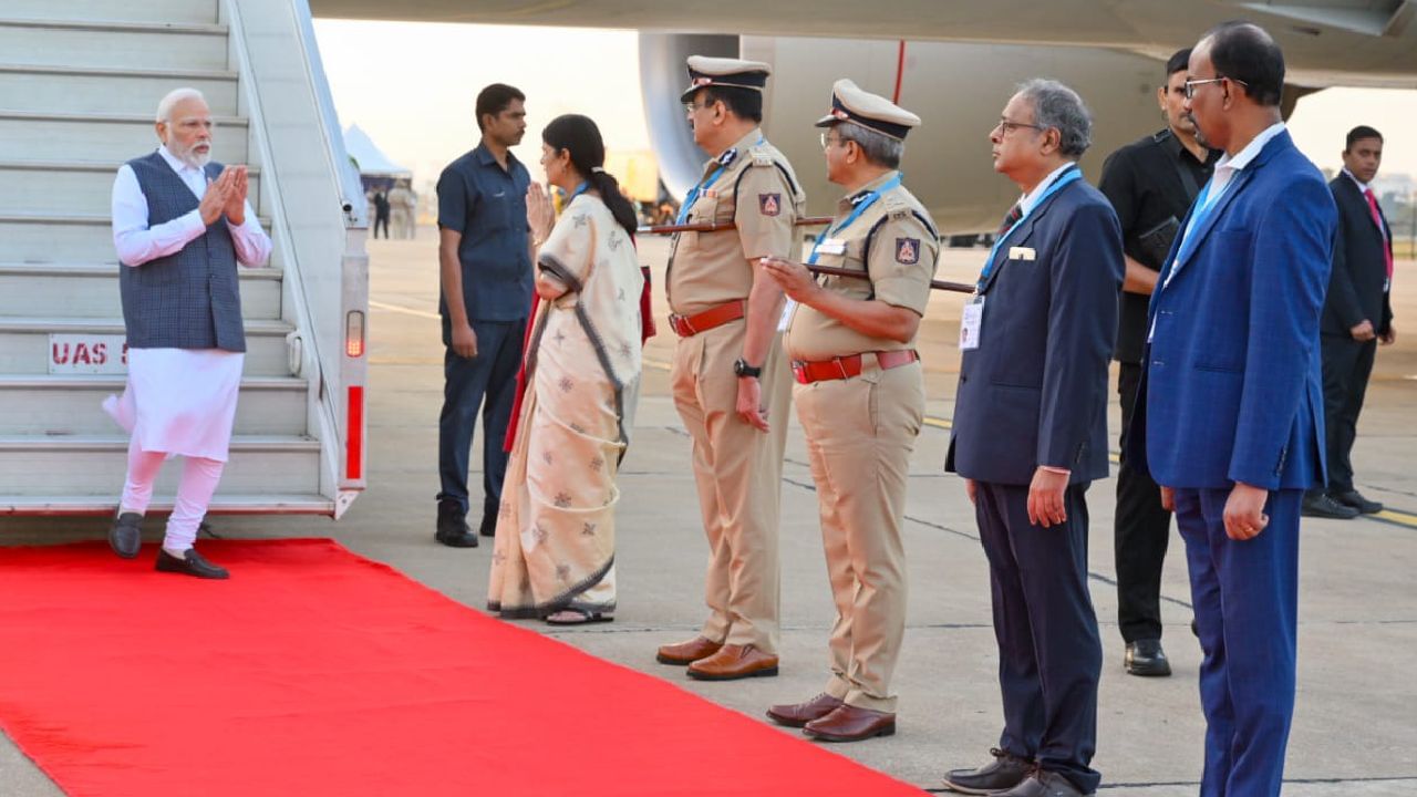PM Modi in Bengaluru: ಬೆಂಗಳೂರಿಗೆ ಬಂದಿಳಿದ ಪ್ರಧಾನಿ ನರೇಂದ್ರ ಮೋದಿ PM Modi in Bengaluru: ಬೆಂಗಳೂರಿಗೆ ಬಂದಿಳಿದ ಪ್ರಧಾನಿ ನರೇಂದ್ರ ಮೋದಿ
