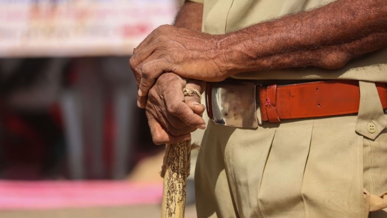 ಮುಂಬೈ: ಪಾಕಿಸ್ತಾನ ಸ್ವಾತಂತ್ರ್ಯ ದಿನಾಚರಣೆ ವಿಡಿಯೋವನ್ನು ಸಾಮಾಜಿಕ ಜಾಲತಾಣದಲ್ಲಿ ಪೋಸ್ಟ್ ಮಾಡಿದ ವಿದ್ಯಾರ್ಥಿಗಳ ಬಂಧನ ಮುಂಬೈ: ಪಾಕಿಸ್ತಾನ ಸ್ವಾತಂತ್ರ್ಯ ದಿನಾಚರಣೆ ವಿಡಿಯೋವನ್ನು ಸಾಮಾಜಿಕ ಜಾಲತಾಣದಲ್ಲಿ ಪೋಸ್ಟ್ ಮಾಡಿದ ವಿದ್ಯಾರ್ಥಿಗಳ ಬಂಧನ