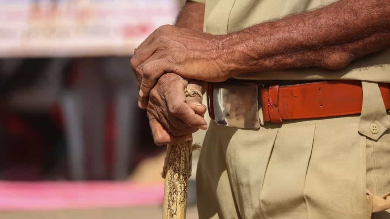 ಮುಂಬೈ: ಪಾಕಿಸ್ತಾನ ಸ್ವಾತಂತ್ರ್ಯ ದಿನಾಚರಣೆ ವಿಡಿಯೋವನ್ನು ಸಾಮಾಜಿಕ ಜಾಲತಾಣದಲ್ಲಿ ಪೋಸ್ಟ್ ಮಾಡಿದ ವಿದ್ಯಾರ್ಥಿಗಳ ಬಂಧನ ಮುಂಬೈ: ಪಾಕಿಸ್ತಾನ ಸ್ವಾತಂತ್ರ್ಯ ದಿನಾಚರಣೆ ವಿಡಿಯೋವನ್ನು ಸಾಮಾಜಿಕ ಜಾಲತಾಣದಲ್ಲಿ ಪೋಸ್ಟ್ ಮಾಡಿದ ವಿದ್ಯಾರ್ಥಿಗಳ ಬಂಧನ