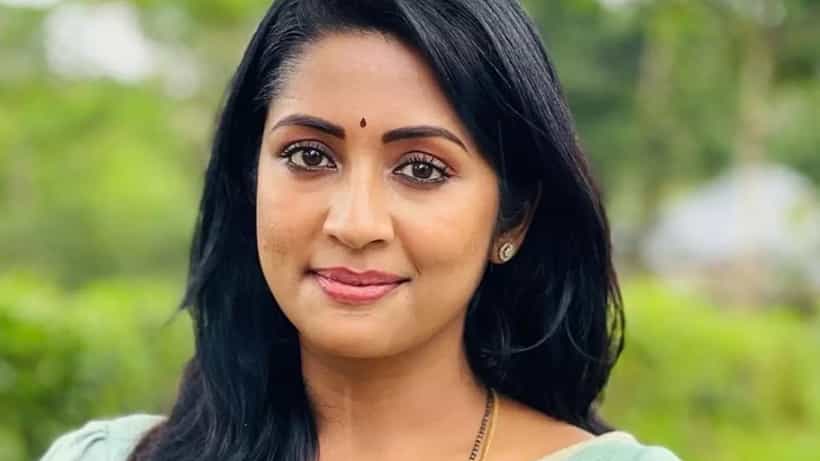 ಅಕ್ರಮ ಹಣ ವರ್ಗಾವಣೆ ಪ್ರಕರಣ: ನಟಿ ನವ್ಯಾ ನಾಯರ್ ವಿರುದ್ಧ ಎಫ್ಐಆರ್