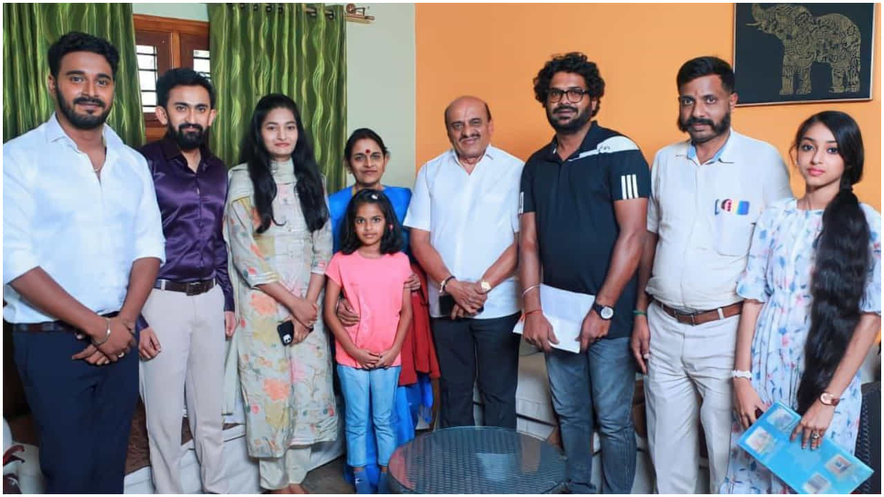 ‘ನಿಂಬಿಯಾ ಬನಾದ ಮ್ಯಾಗ’ ಡಾ. ರಾಜ್ ಮೊಮ್ಮಗನ ಸಿನಿಮಾ; ಅಶೋಕ್ ಕಡಬ ನಿರ್ದೇಶನ ‘ನಿಂಬಿಯಾ ಬನಾದ ಮ್ಯಾಗ’ ಡಾ. ರಾಜ್ ಮೊಮ್ಮಗನ ಸಿನಿಮಾ; ಅಶೋಕ್ ಕಡಬ ನಿರ್ದೇಶನ