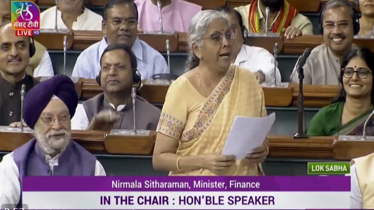 ನೀವು ಜನರಿಗೆ ಬರೀ ಕನಸು ತೋರಿಸುತ್ತೀರಿ, ನಾವು ಅವರ ನನಸು ಮಾಡುತ್ತೇವೆ: ಲೋಕಸಭೆಯಲ್ಲಿ ನಿರ್ಮಲಾ ಸೀತಾರಾಮನ್