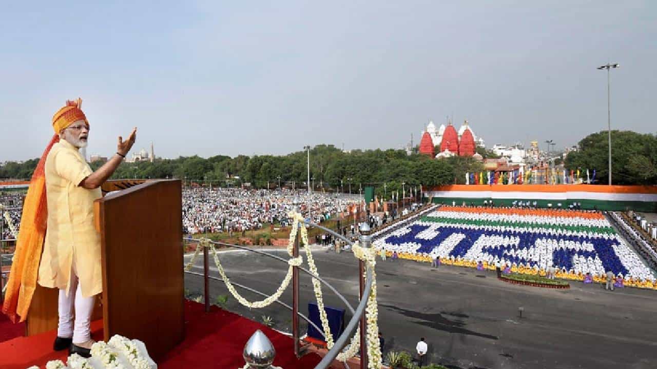 Independence Day 2023 Parade: ದೆಹಲಿಯ ಸ್ವಾತಂತ್ರ್ಯ ದಿನಾಚರಣೆ ವೀಕ್ಷಣೆಗೆ ದೇಶದ 1800 ಜನರಿಗೆ ವಿಶೇಷ ಆಹ್ವಾನ Independence Day 2023 Parade: ದೆಹಲಿಯ ಸ್ವಾತಂತ್ರ್ಯ ದಿನಾಚರಣೆ ವೀಕ್ಷಣೆಗೆ ದೇಶದ 1800 ಜನರಿಗೆ ವಿಶೇಷ ಆಹ್ವಾನ