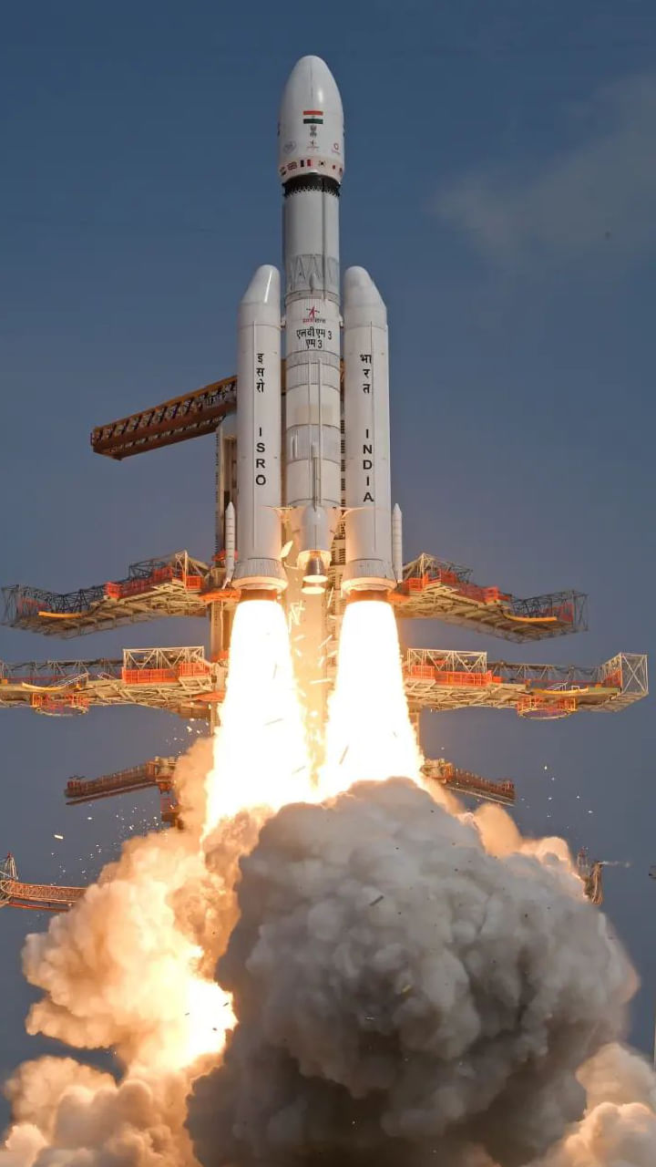 PM Modi in ISRO (10)