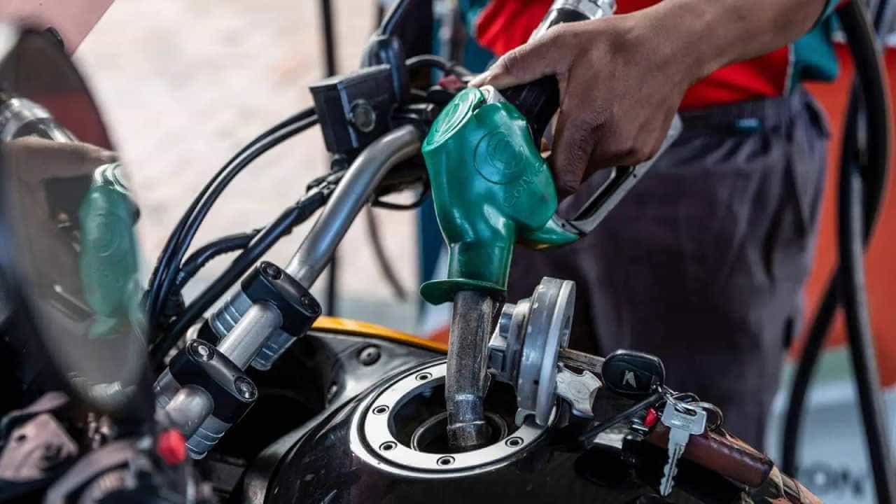 Petrol Price on August 8: ಬೆಂಗಳೂರು ಸೇರಿ ದೇಶದ ಪ್ರಮುಖ ನಗರಗಳಲ್ಲಿ ಆಗಸ್ಟ್ 8ರಂದು ಪೆಟ್ರೋಲ್, ಡೀಸೆಲ್ ದರ ಎಷ್ಟಿದೆ, ವಿವರ ಇಲ್ಲಿದೆ Petrol Price on August 8: ಬೆಂಗಳೂರು ಸೇರಿ ದೇಶದ ಪ್ರಮುಖ ನಗರಗಳಲ್ಲಿ ಆಗಸ್ಟ್ 8ರಂದು ಪೆಟ್ರೋಲ್, ಡೀಸೆಲ್ ದರ ಎಷ್ಟಿದೆ, ವಿವರ ಇಲ್ಲಿದೆ