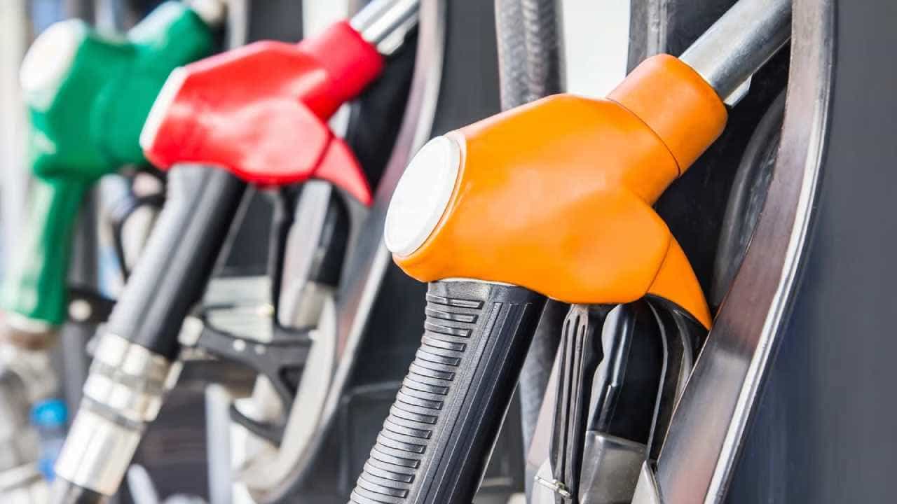 Petrol Price on August 17: ಬೆಂಗಳೂರು ಸೇರಿ ದೇಶದ ಪ್ರಮುಖ ನಗರಗಳಲ್ಲಿ ಆಗಸ್ಟ್ 17ರಂದು ಪೆಟ್ರೋಲ್, ಡೀಸೆಲ್ ದರ ಎಷ್ಟಿದೆ, ವಿವರ ಇಲ್ಲಿದೆ Petrol Price on August 17: ಬೆಂಗಳೂರು ಸೇರಿ ದೇಶದ ಪ್ರಮುಖ ನಗರಗಳಲ್ಲಿ ಆಗಸ್ಟ್ 17ರಂದು ಪೆಟ್ರೋಲ್, ಡೀಸೆಲ್ ದರ ಎಷ್ಟಿದೆ, ವಿವರ ಇಲ್ಲಿದೆ