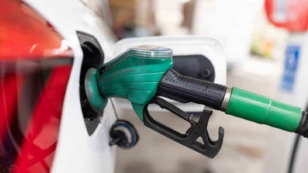 Petrol Price on August 22: ಬೆಂಗಳೂರು ಸೇರಿ ದೇಶದ ಪ್ರಮುಖ ನಗರಗಳಲ್ಲಿ ಆಗಸ್ಟ್ 22ರಂದು ಪೆಟ್ರೋಲ್, ಡೀಸೆಲ್ ದರ ಎಷ್ಟಿದೆ, ವಿವರ ಇಲ್ಲಿದೆ Petrol Price on August 22: ಬೆಂಗಳೂರು ಸೇರಿ ದೇಶದ ಪ್ರಮುಖ ನಗರಗಳಲ್ಲಿ ಆಗಸ್ಟ್ 22ರಂದು ಪೆಟ್ರೋಲ್, ಡೀಸೆಲ್ ದರ ಎಷ್ಟಿದೆ, ವಿವರ ಇಲ್ಲಿದೆ