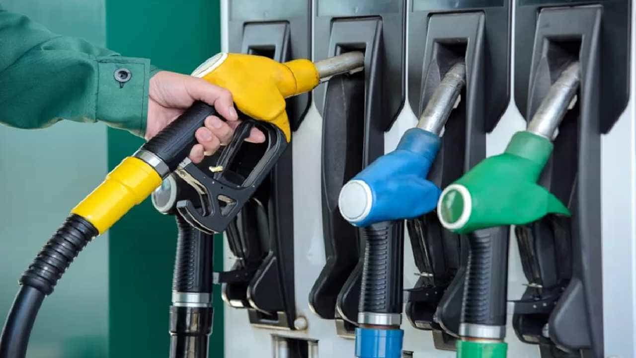 Petrol Price on August 23: ಬೆಂಗಳೂರು ಸೇರಿ ದೇಶದ ಪ್ರಮುಖ ನಗರಗಳಲ್ಲಿ ಆಗಸ್ಟ್ 23ರಂದು ಪೆಟ್ರೋಲ್, ಡೀಸೆಲ್ ದರ ಎಷ್ಟಿದೆ, ವಿವರ ಇಲ್ಲಿದೆ Petrol Price on August 23: ಬೆಂಗಳೂರು ಸೇರಿ ದೇಶದ ಪ್ರಮುಖ ನಗರಗಳಲ್ಲಿ ಆಗಸ್ಟ್ 23ರಂದು ಪೆಟ್ರೋಲ್, ಡೀಸೆಲ್ ದರ ಎಷ್ಟಿದೆ, ವಿವರ ಇಲ್ಲಿದೆ