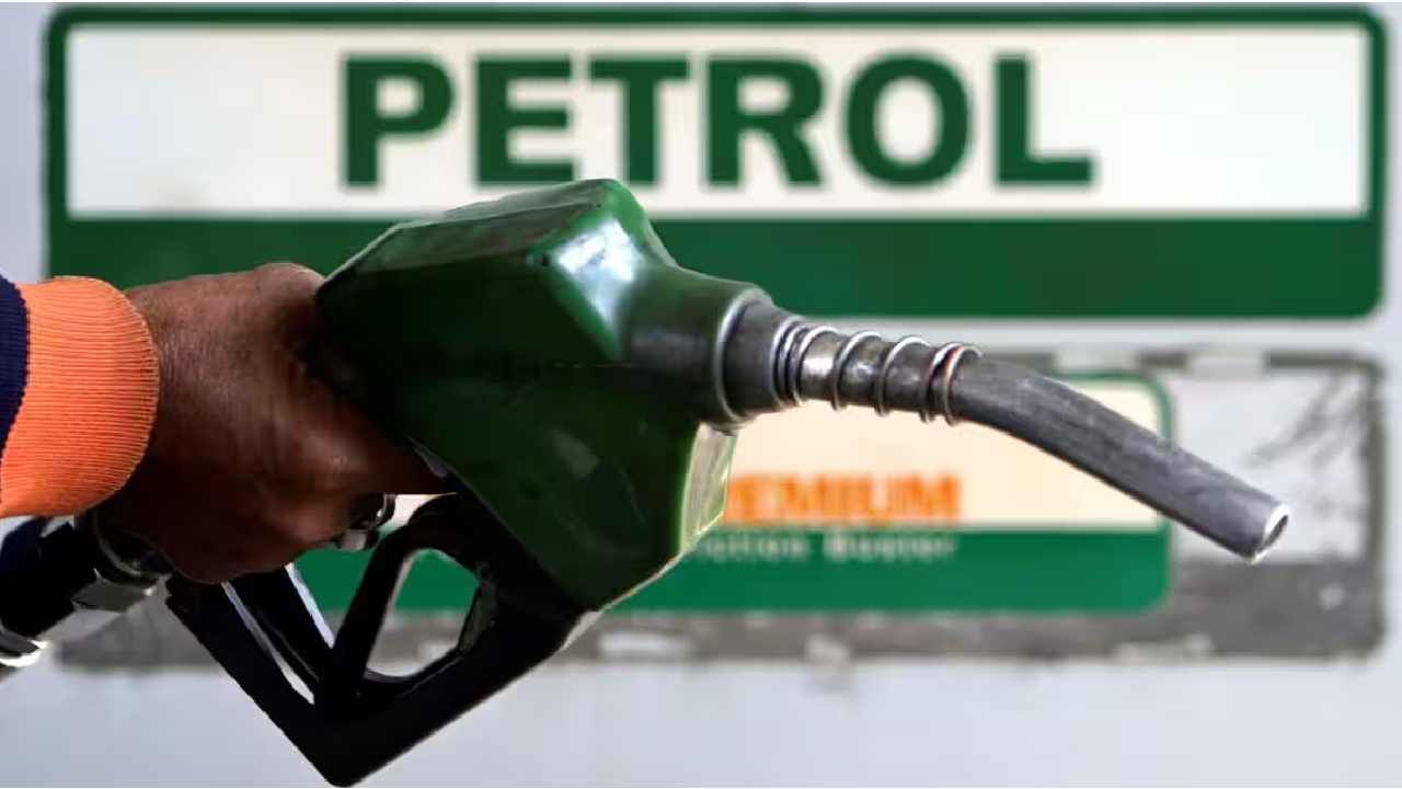 Petrol Price on August 24: ಬೆಂಗಳೂರು ಸೇರಿ ದೇಶದ ಪ್ರಮುಖ ನಗರಗಳಲ್ಲಿ ಆಗಸ್ಟ್ 24ರಂದು ಪೆಟ್ರೋಲ್, ಡೀಸೆಲ್ ದರ ಎಷ್ಟಿದೆ, ವಿವರ ಇಲ್ಲಿದೆ Petrol Price on August 24: ಬೆಂಗಳೂರು ಸೇರಿ ದೇಶದ ಪ್ರಮುಖ ನಗರಗಳಲ್ಲಿ ಆಗಸ್ಟ್ 24ರಂದು ಪೆಟ್ರೋಲ್, ಡೀಸೆಲ್ ದರ ಎಷ್ಟಿದೆ, ವಿವರ ಇಲ್ಲಿದೆ