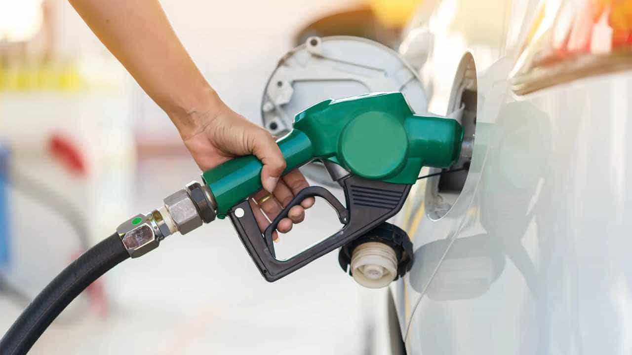 Petrol Price on August 28: ಬೆಂಗಳೂರು ಸೇರಿ ದೇಶದ ಪ್ರಮುಖ ನಗರಗಳಲ್ಲಿ ಆಗಸ್ಟ್ 28ರಂದು ಪೆಟ್ರೋಲ್, ಡೀಸೆಲ್ ದರ ಎಷ್ಟಿದೆ, ವಿವರ ಇಲ್ಲಿದೆ Petrol Price on August 28: ಬೆಂಗಳೂರು ಸೇರಿ ದೇಶದ ಪ್ರಮುಖ ನಗರಗಳಲ್ಲಿ ಆಗಸ್ಟ್ 28ರಂದು ಪೆಟ್ರೋಲ್, ಡೀಸೆಲ್ ದರ ಎಷ್ಟಿದೆ, ವಿವರ ಇಲ್ಲಿದೆ