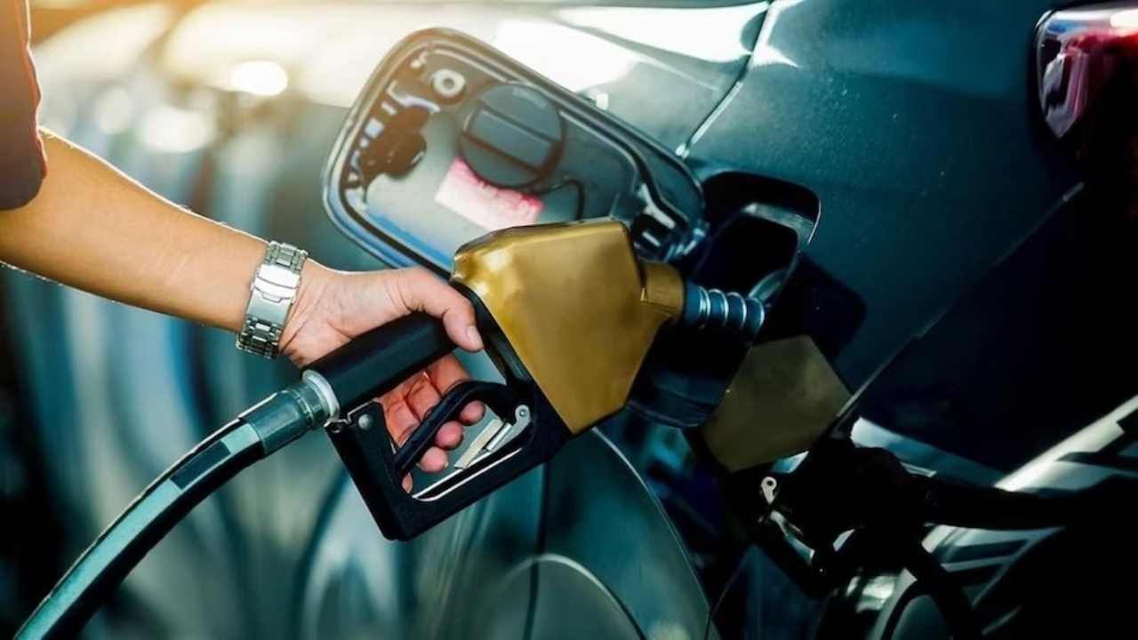 Petrol Price on August 29: ಬೆಂಗಳೂರು ಸೇರಿ ದೇಶದ ಪ್ರಮುಖ ನಗರಗಳಲ್ಲಿ ಆಗಸ್ಟ್ 29ರಂದು ಪೆಟ್ರೋಲ್, ಡೀಸೆಲ್ ದರ ಎಷ್ಟಿದೆ, ವಿವರ ಇಲ್ಲಿದೆ Petrol Price on August 29: ಬೆಂಗಳೂರು ಸೇರಿ ದೇಶದ ಪ್ರಮುಖ ನಗರಗಳಲ್ಲಿ ಆಗಸ್ಟ್ 29ರಂದು ಪೆಟ್ರೋಲ್, ಡೀಸೆಲ್ ದರ ಎಷ್ಟಿದೆ, ವಿವರ ಇಲ್ಲಿದೆ