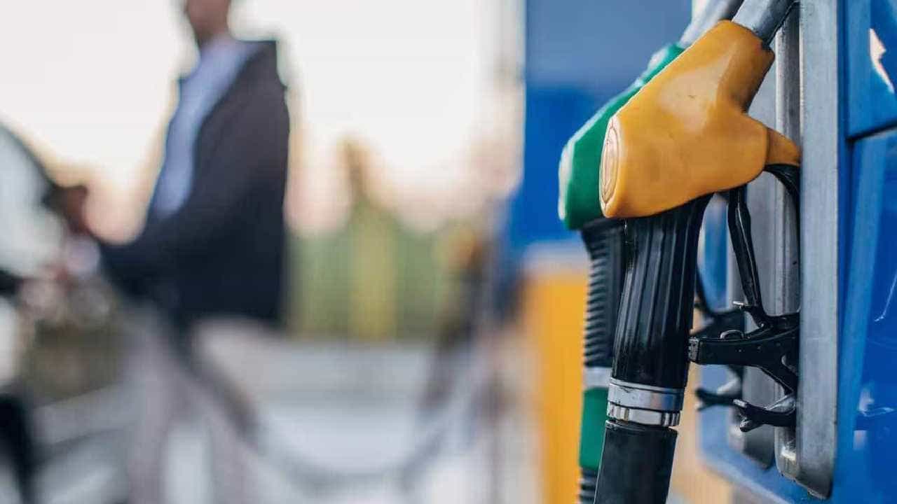 Petrol Price on August 31: ಬೆಂಗಳೂರು ಸೇರಿ ದೇಶದ ಪ್ರಮುಖ ನಗರಗಳಲ್ಲಿ ಆಗಸ್ಟ್ 31ರಂದು ಪೆಟ್ರೋಲ್, ಡೀಸೆಲ್ ದರ ಎಷ್ಟಿದೆ, ವಿವರ ಇಲ್ಲಿದೆ Petrol Price on August 31: ಬೆಂಗಳೂರು ಸೇರಿ ದೇಶದ ಪ್ರಮುಖ ನಗರಗಳಲ್ಲಿ ಆಗಸ್ಟ್ 31ರಂದು ಪೆಟ್ರೋಲ್, ಡೀಸೆಲ್ ದರ ಎಷ್ಟಿದೆ, ವಿವರ ಇಲ್ಲಿದೆ