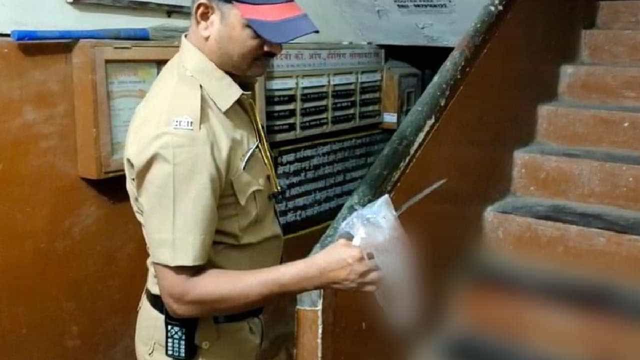 ಮಹಾರಾಷ್ಟ್ರದಲ್ಲಿ ತಾಯಿಯ ಎದುರೇ ಅಪ್ರಾಪ್ತ ಮಗಳನ್ನು ಚಾಕುವಿನಿಂದ ಇರಿದು ಹತ್ಯೆ ಮಾಡಿದ್ದ ವ್ಯಕ್ತಿಯ ಬಂಧನ ಮಹಾರಾಷ್ಟ್ರದಲ್ಲಿ ತಾಯಿಯ ಎದುರೇ ಅಪ್ರಾಪ್ತ ಮಗಳನ್ನು ಚಾಕುವಿನಿಂದ ಇರಿದು ಹತ್ಯೆ ಮಾಡಿದ್ದ ವ್ಯಕ್ತಿಯ ಬಂಧನ