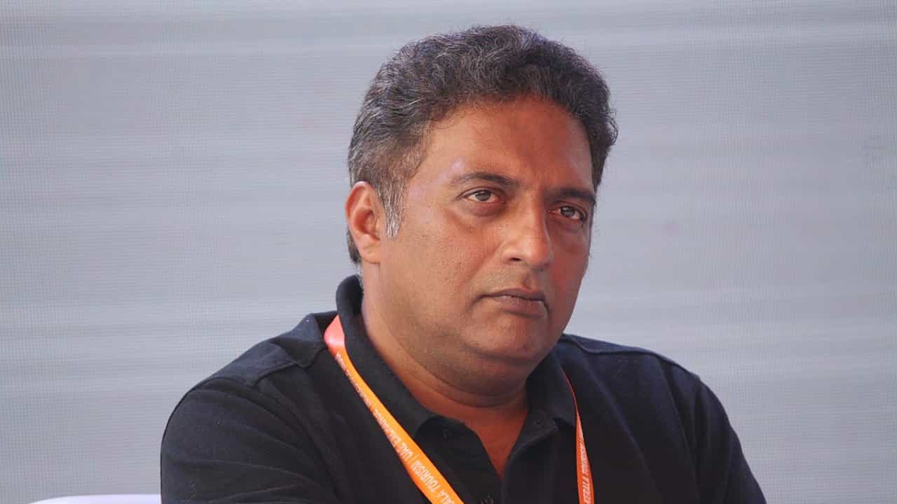 ಚಂದ್ರಯಾನದ ಬಗ್ಗೆ ಅಪಹಾಸ್ಯ; ನಟ ಪ್ರಕಾಶ್ ರಾಜ್ ವಿರುದ್ಧ ದೂರು ದಾಖಲು ಚಂದ್ರಯಾನದ ಬಗ್ಗೆ ಅಪಹಾಸ್ಯ; ನಟ ಪ್ರಕಾಶ್ ರಾಜ್ ವಿರುದ್ಧ ದೂರು ದಾಖಲು