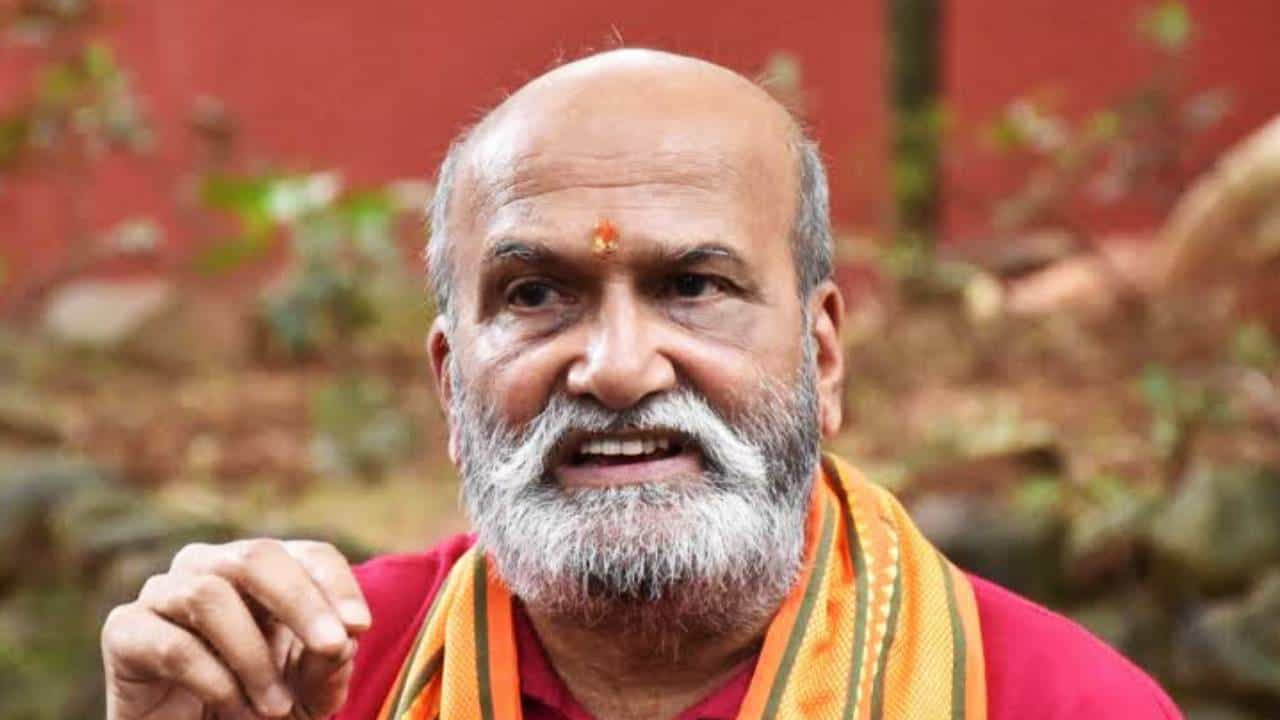 ಬುದ್ಧಿಜೀವಿಗಳಿಗೆ ಬೆದರಿಕೆ ಪತ್ರ ವಿಚಾರ; ಅವರಿಗೆ ರಕ್ಷಣೆ ಕೊಡುವ ಅಗತ್ಯವಿಲ್ಲವೆಂದ ಪ್ರಮೋದ್ ಮುತಾಲಿಕ್ ಬುದ್ಧಿಜೀವಿಗಳಿಗೆ ಬೆದರಿಕೆ ಪತ್ರ ವಿಚಾರ; ಅವರಿಗೆ ರಕ್ಷಣೆ ಕೊಡುವ ಅಗತ್ಯವಿಲ್ಲವೆಂದ ಪ್ರಮೋದ್ ಮುತಾಲಿಕ್